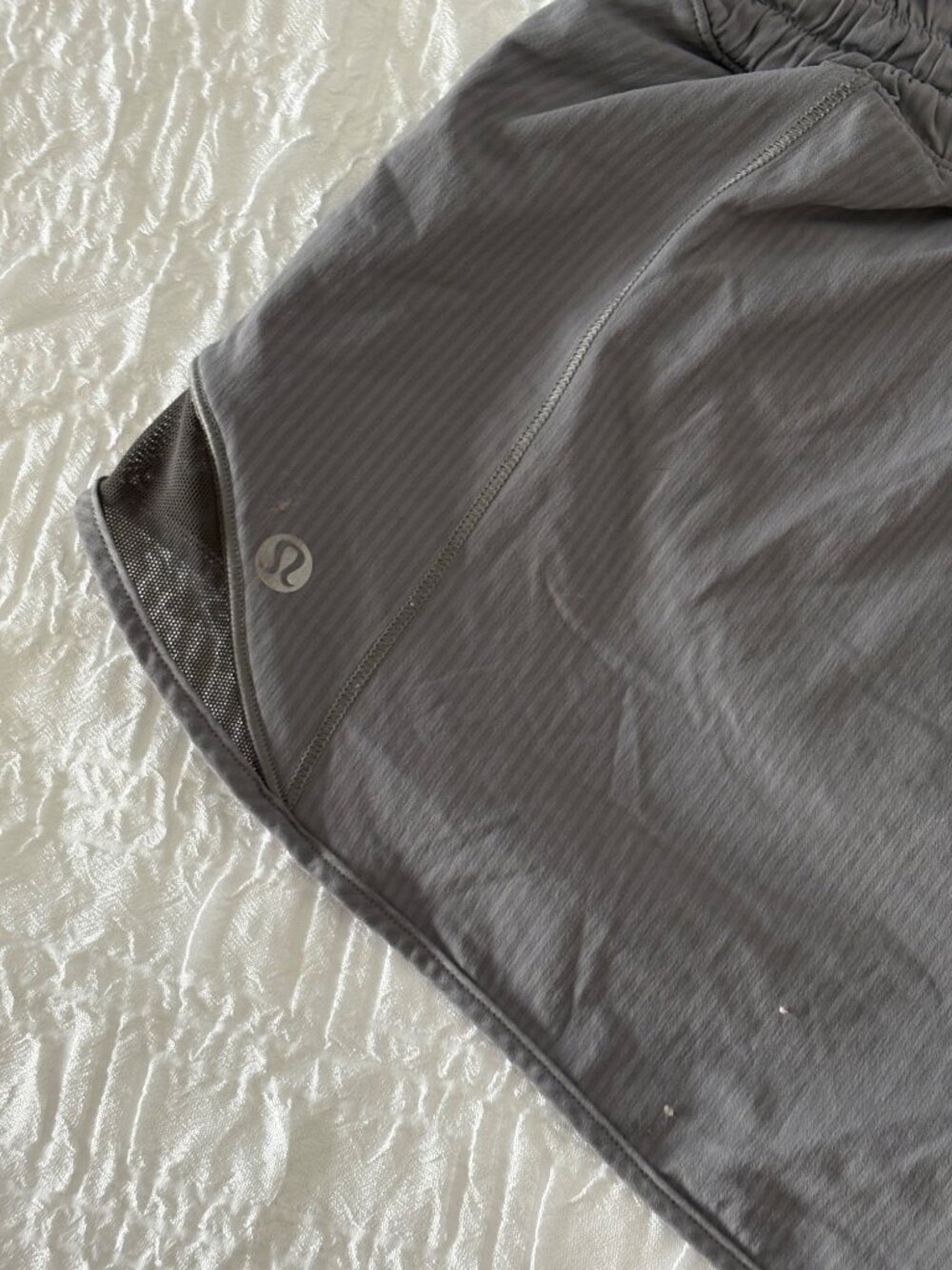 Lululemon Hotty Hot Low Rise Shorts II 2.5" Dark Carbon Running Swift 6 S - Picture 9 of 11